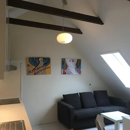 Urban Marken Hostel *